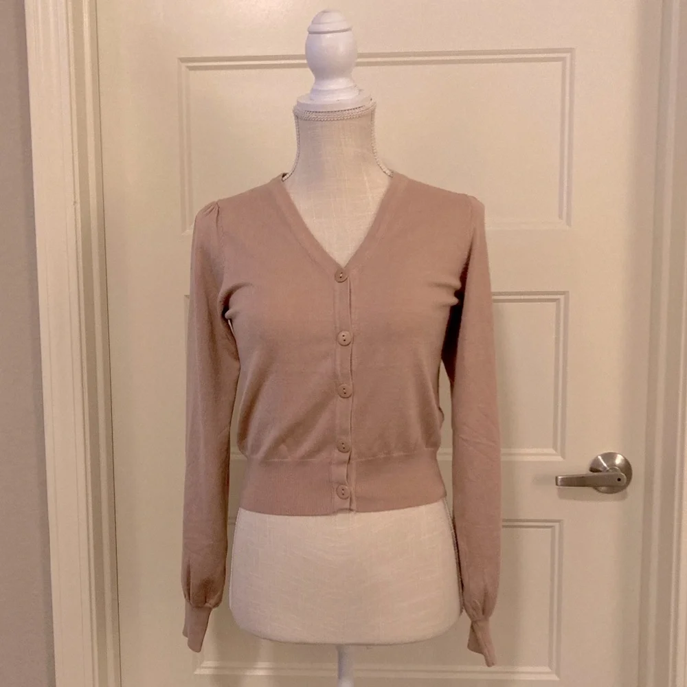 ⭐️NWOT⭐️ [debut] Taupe Button Down Cardigan - M/L - Picture 2 of 4